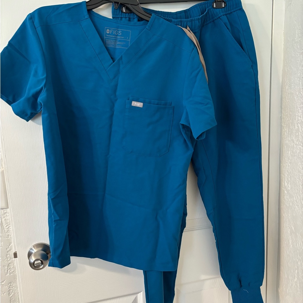 FIGS Men -Limited Edition Teal Scrub Set